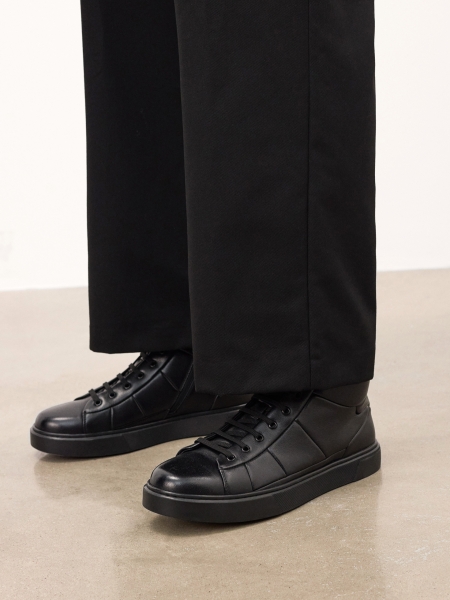 Sneakersy z artystycznie formowaną cholewką TRUXTON