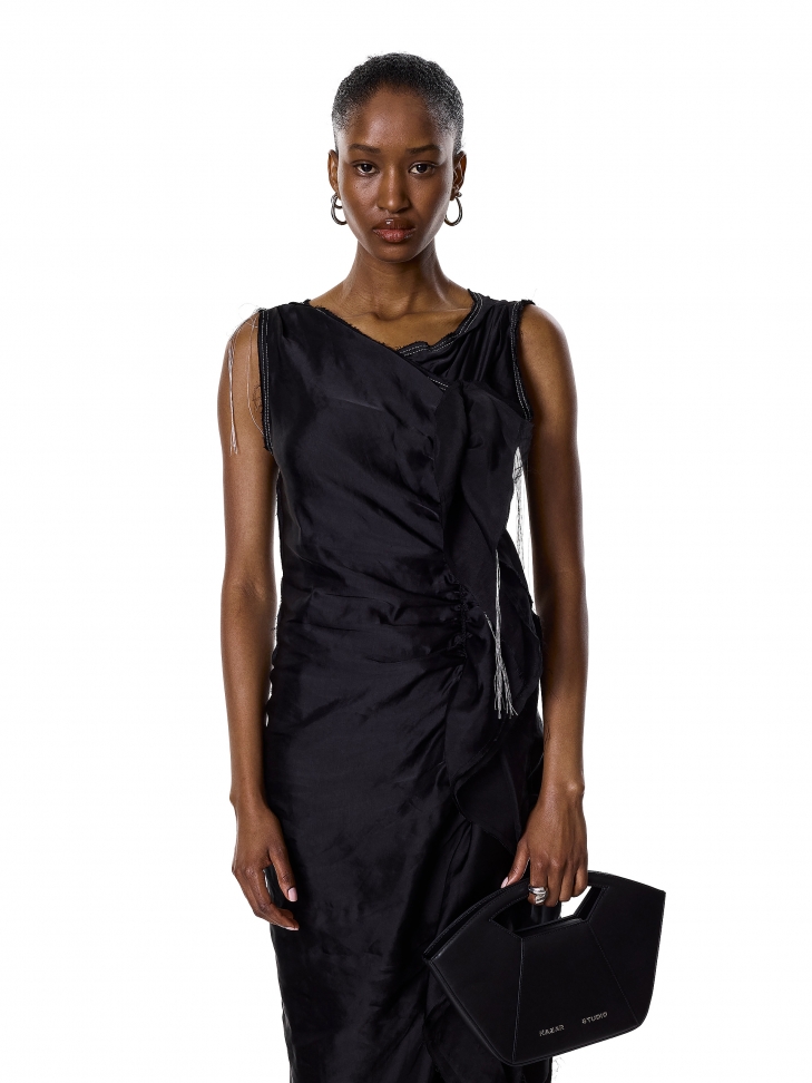 Czarna torebka do ręki o sztywnej konstrukcji KS ALIX