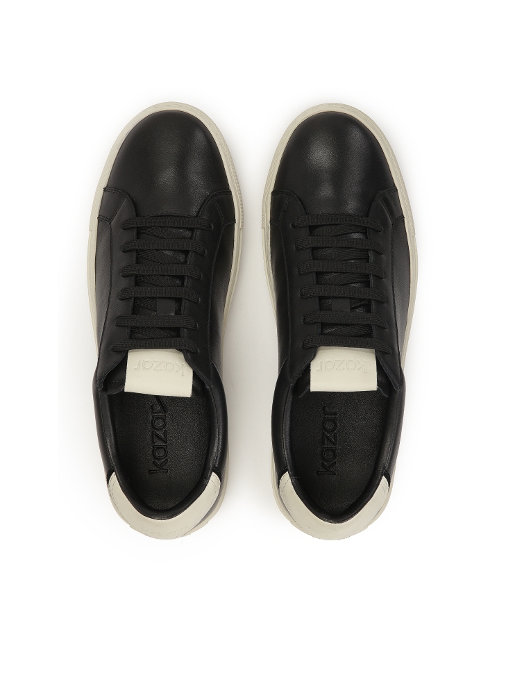 Czarne sneakersy z kontrastującą podeszwą CYRYLI