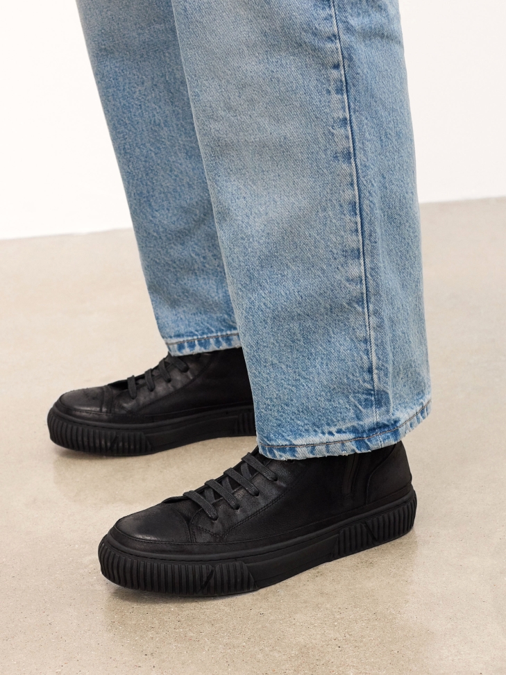 Nubukowe sneakersy z wysoką cholewką ZENONNE